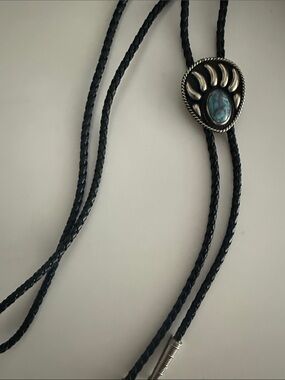 vintage Southwestern bear paw shadowbox bolo tie -Alpaca Mexico